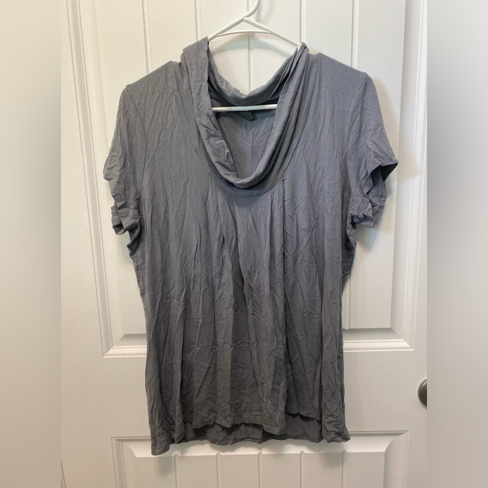 Kenneth Cole Reaction scoop neck shirt. Size XL. Grey.